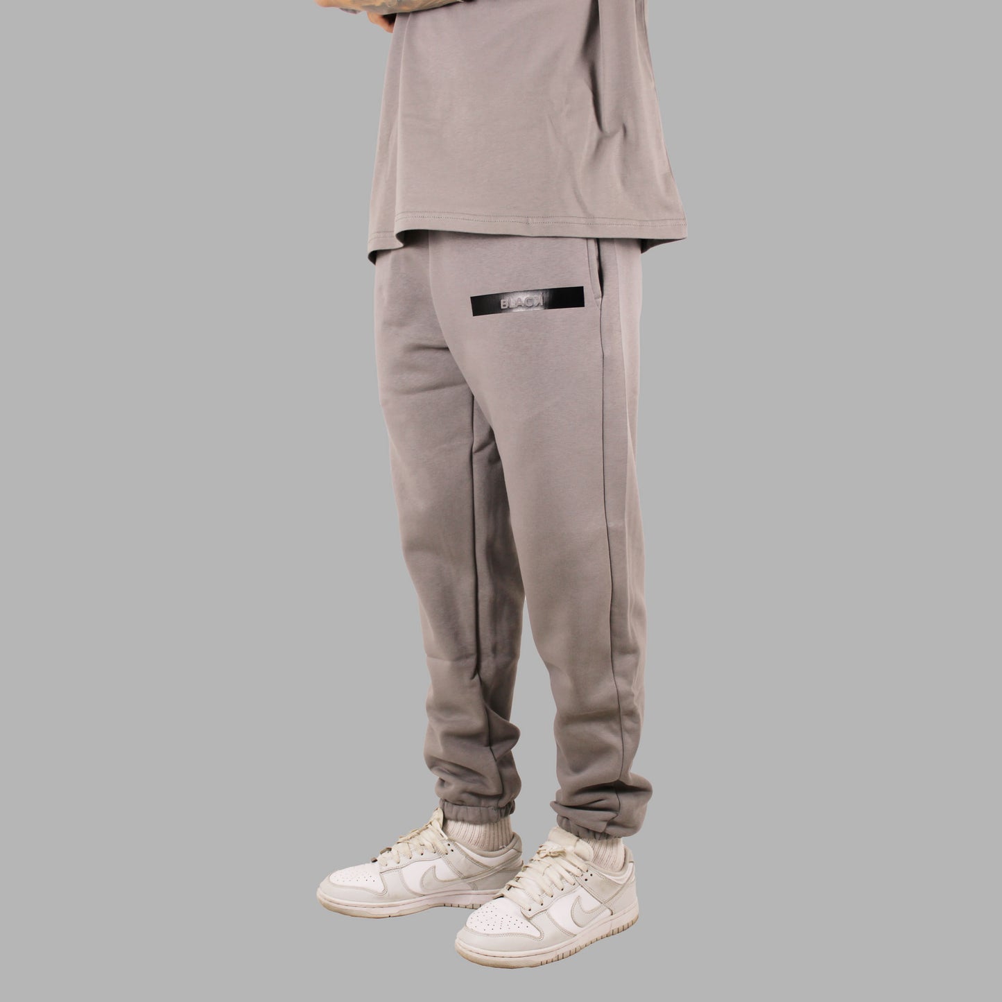 Graue Black Line Schwarze Hose