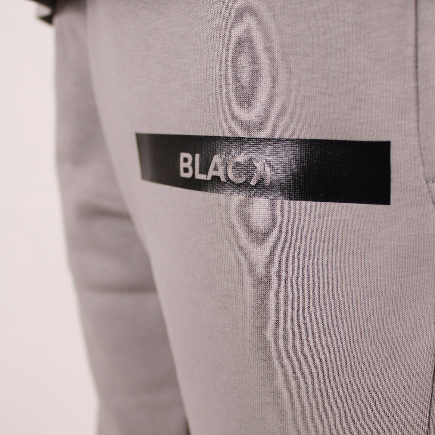 Graue Black Line Schwarze Hose
